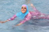 Costum de baie puratat in islam: burkini